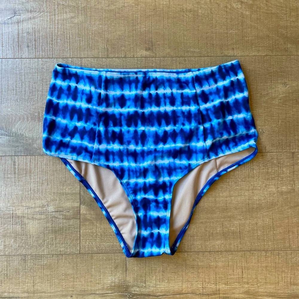 NWOT Cut High Tie-Dye Kortni Jeane Bottoms